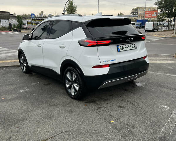 Белый Шевроле Bolt EUV, объемом двигателя 0 л и пробегом 62 тыс. км за 26700 $, фото 3 на Automoto.ua