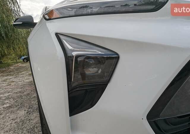 Белый Шевроле Bolt EUV, объемом двигателя 0 л и пробегом 45 тыс. км за 23000 $, фото 86 на Automoto.ua