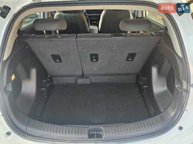 Белый Шевроле Bolt EUV, объемом двигателя 0 л и пробегом 86 тыс. км за 15950 $, фото 20 на Automoto.ua