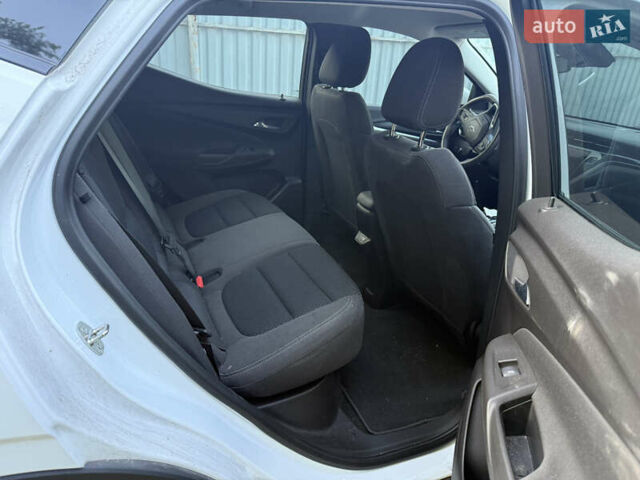 Белый Шевроле Bolt EUV, объемом двигателя 0 л и пробегом 63 тыс. км за 19300 $, фото 3 на Automoto.ua