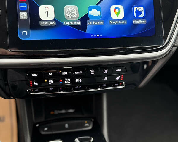 Белый Шевроле Bolt EUV, объемом двигателя 0 л и пробегом 118 тыс. км за 17799 $, фото 17 на Automoto.ua