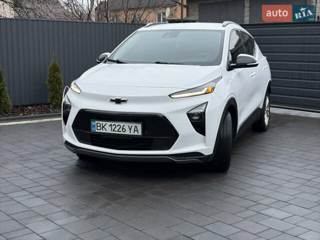 Белый Шевроле Bolt EUV, объемом двигателя 0 л и пробегом 37 тыс. км за 18499 $, фото 2 на Automoto.ua