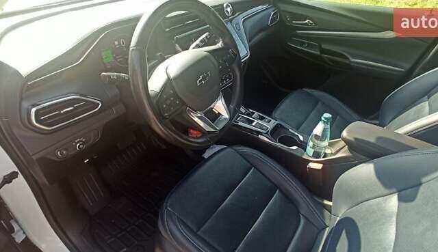 Белый Шевроле Bolt EUV, объемом двигателя 0 л и пробегом 55 тыс. км за 21500 $, фото 31 на Automoto.ua