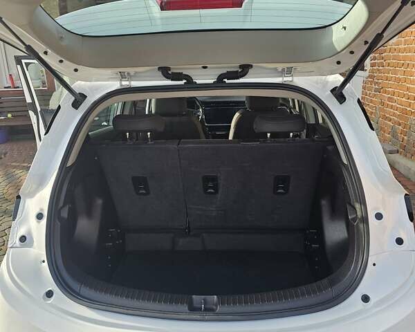 Белый Шевроле Bolt EUV, объемом двигателя 0 л и пробегом 86 тыс. км за 15950 $, фото 21 на Automoto.ua