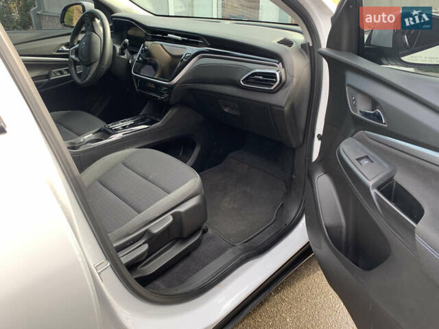 Белый Шевроле Bolt EUV, объемом двигателя 0 л и пробегом 31 тыс. км за 19300 $, фото 14 на Automoto.ua