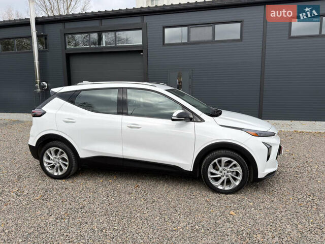 Белый Шевроле Bolt EUV, объемом двигателя 0 л и пробегом 118 тыс. км за 17799 $, фото 10 на Automoto.ua