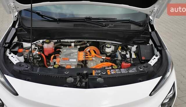 Белый Шевроле Bolt EUV, объемом двигателя 0 л и пробегом 33 тыс. км за 21000 $, фото 17 на Automoto.ua