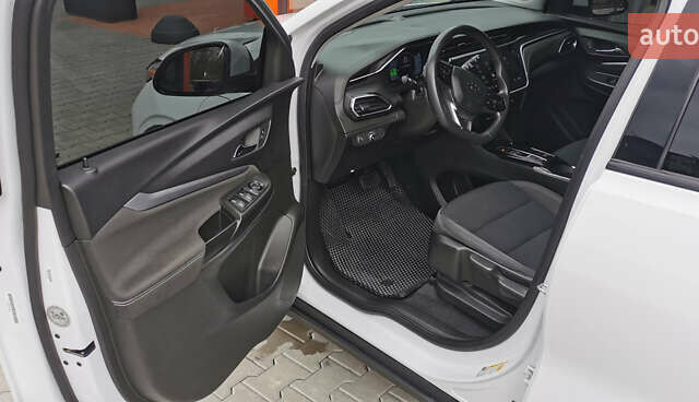 Белый Шевроле Bolt EUV, объемом двигателя 0 л и пробегом 33 тыс. км за 21000 $, фото 18 на Automoto.ua