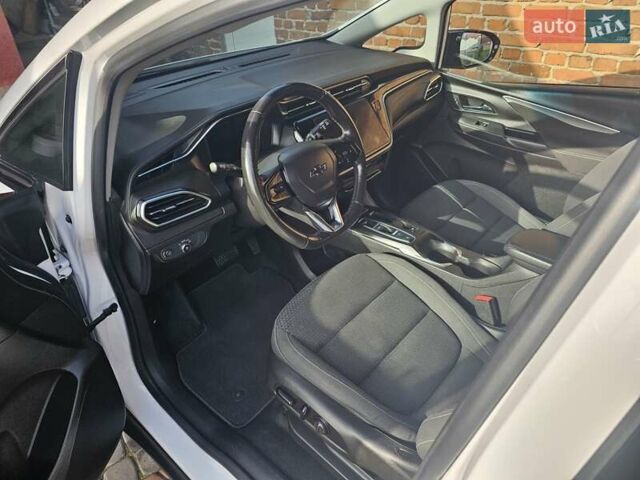 Белый Шевроле Bolt EUV, объемом двигателя 0 л и пробегом 86 тыс. км за 15950 $, фото 19 на Automoto.ua