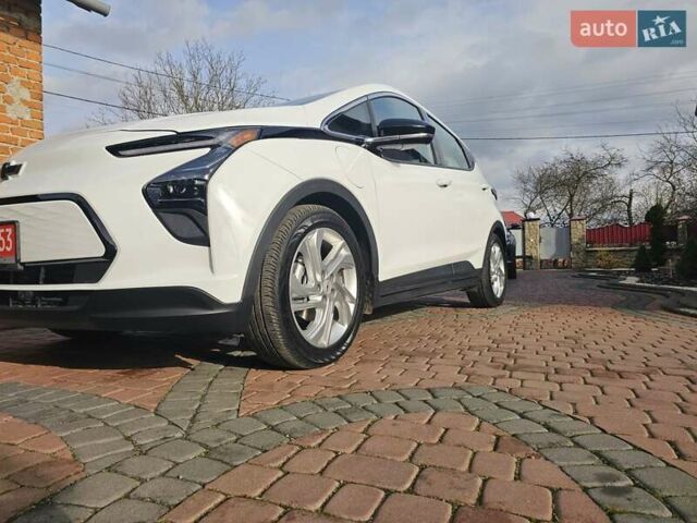 Белый Шевроле Bolt EUV, объемом двигателя 0 л и пробегом 86 тыс. км за 15950 $, фото 4 на Automoto.ua
