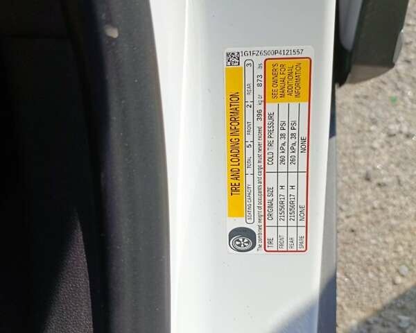 Белый Шевроле Bolt EUV, объемом двигателя 0 л и пробегом 11 тыс. км за 24900 $, фото 4 на Automoto.ua