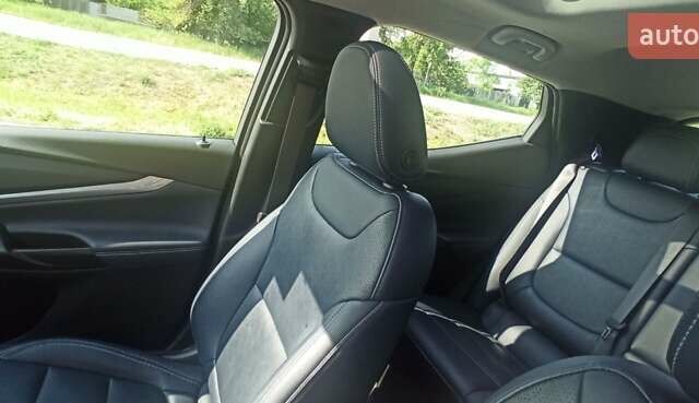 Белый Шевроле Bolt EUV, объемом двигателя 0 л и пробегом 55 тыс. км за 21500 $, фото 26 на Automoto.ua