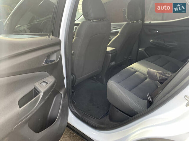 Белый Шевроле Bolt EUV, объемом двигателя 0 л и пробегом 31 тыс. км за 19300 $, фото 8 на Automoto.ua