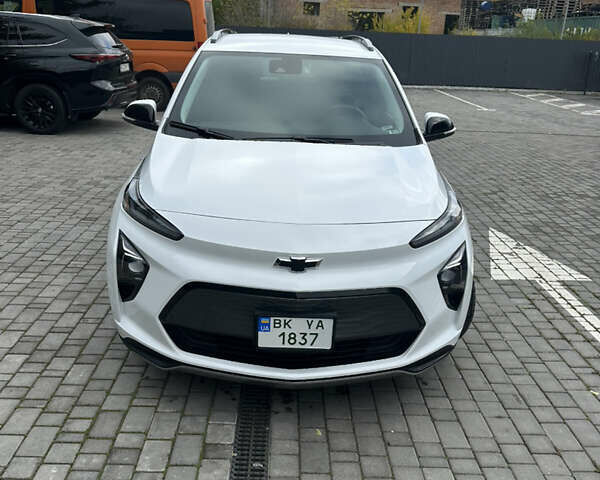 Белый Шевроле Bolt EUV, объемом двигателя 0 л и пробегом 121 тыс. км за 17300 $, фото 1 на Automoto.ua