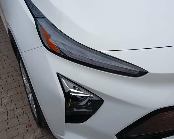 Білий Шевроле Bolt EUV, об'ємом двигуна 0 л та пробігом 59 тис. км за 17700 $, фото 3 на Automoto.ua