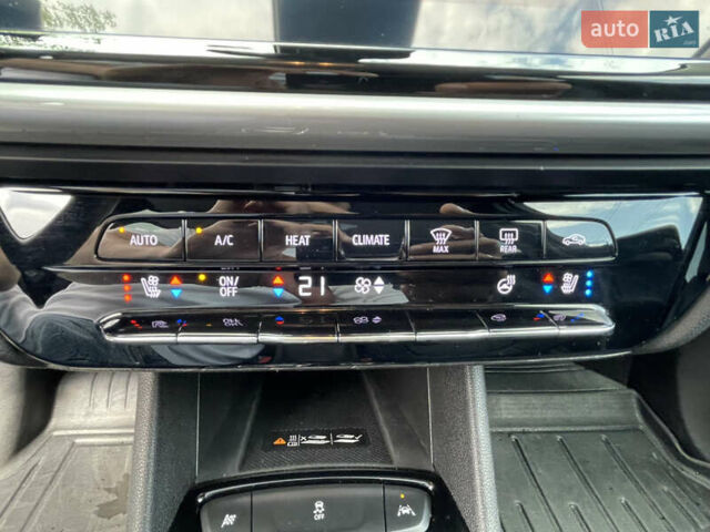 Белый Шевроле Bolt EUV, объемом двигателя 0 л и пробегом 46 тыс. км за 18299 $, фото 28 на Automoto.ua