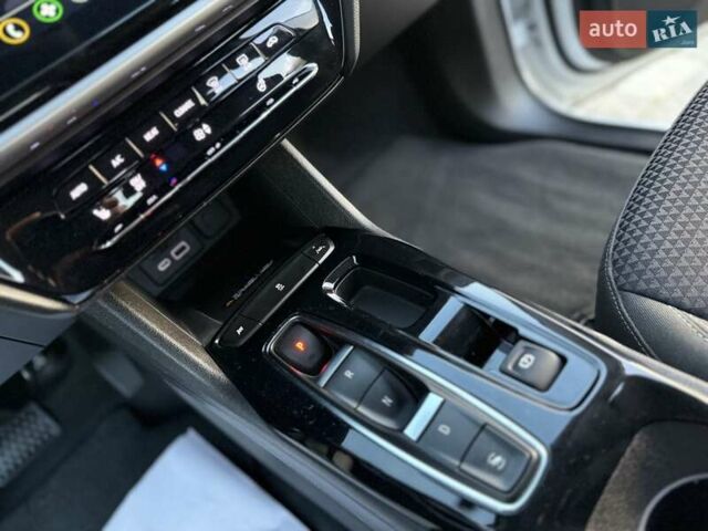 Белый Шевроле Bolt EUV, объемом двигателя 0 л и пробегом 16 тыс. км за 20550 $, фото 76 на Automoto.ua