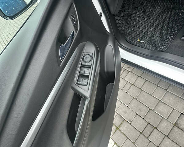 Белый Шевроле Bolt EUV, объемом двигателя 0 л и пробегом 121 тыс. км за 17300 $, фото 31 на Automoto.ua