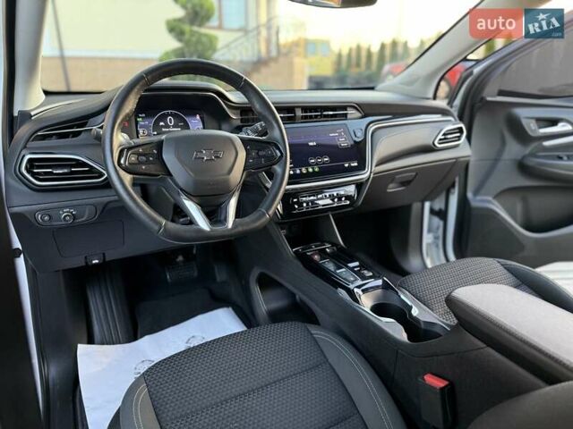 Белый Шевроле Bolt EUV, объемом двигателя 0 л и пробегом 16 тыс. км за 20550 $, фото 86 на Automoto.ua