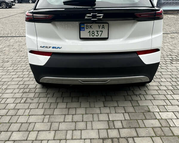 Белый Шевроле Bolt EUV, объемом двигателя 0 л и пробегом 121 тыс. км за 17300 $, фото 17 на Automoto.ua