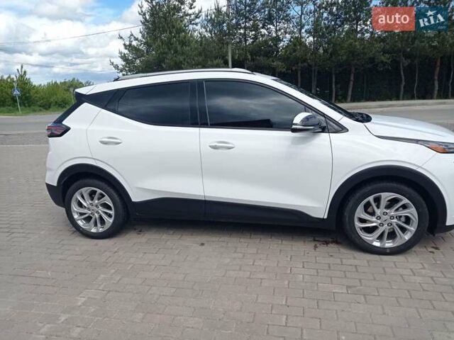 Белый Шевроле Bolt EUV, объемом двигателя 0 л и пробегом 63 тыс. км за 18100 $, фото 6 на Automoto.ua