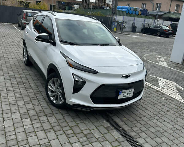 Белый Шевроле Bolt EUV, объемом двигателя 0 л и пробегом 121 тыс. км за 17300 $, фото 2 на Automoto.ua