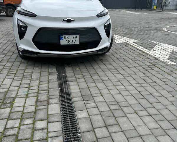 Белый Шевроле Bolt EUV, объемом двигателя 0 л и пробегом 121 тыс. км за 17300 $, фото 8 на Automoto.ua