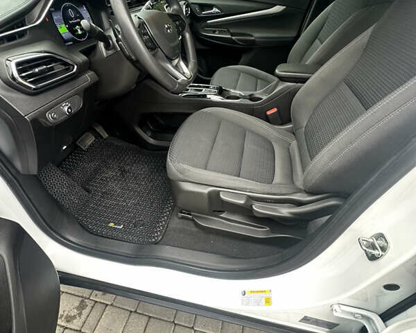 Белый Шевроле Bolt EUV, объемом двигателя 0 л и пробегом 121 тыс. км за 17300 $, фото 30 на Automoto.ua