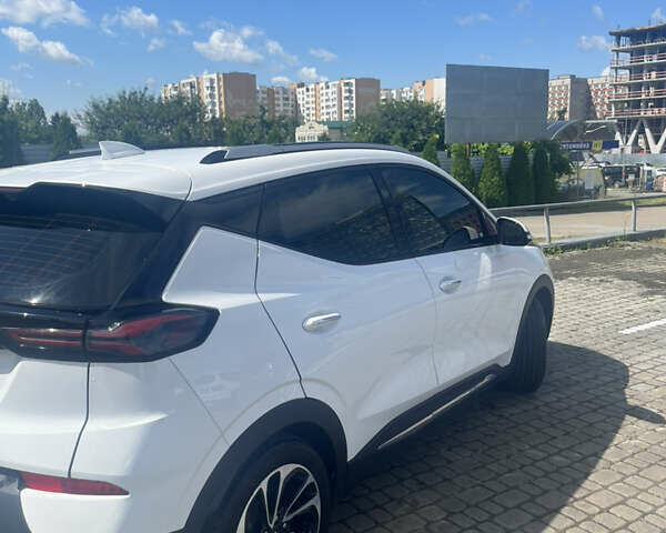 Белый Шевроле Bolt EUV, объемом двигателя 0 л и пробегом 52 тыс. км за 22000 $, фото 4 на Automoto.ua