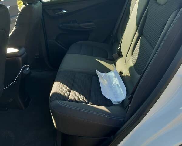 Белый Шевроле Bolt EUV, объемом двигателя 0 л и пробегом 75 тыс. км за 18500 $, фото 1 на Automoto.ua