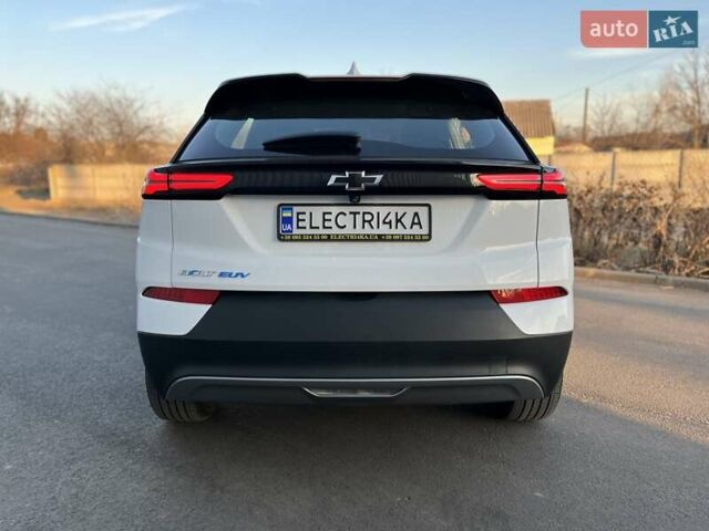 Белый Шевроле Bolt EUV, объемом двигателя 0 л и пробегом 75 тыс. км за 18900 $, фото 3 на Automoto.ua