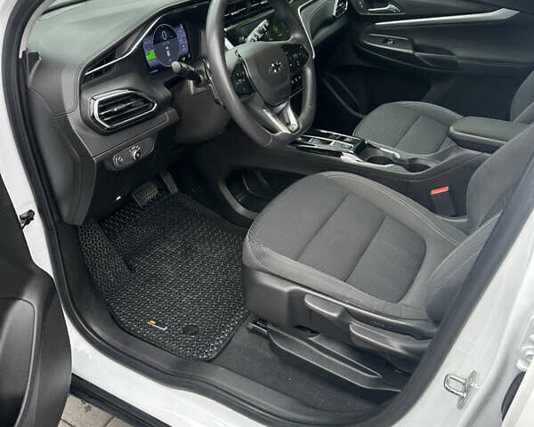 Белый Шевроле Bolt EUV, объемом двигателя 0 л и пробегом 121 тыс. км за 17300 $, фото 33 на Automoto.ua