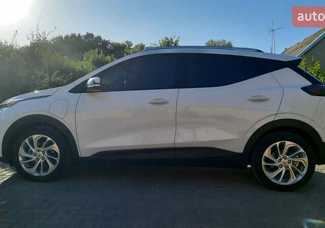Білий Шевроле Bolt EUV, об'ємом двигуна 0 л та пробігом 71 тис. км за 18200 $, фото 4 на Automoto.ua