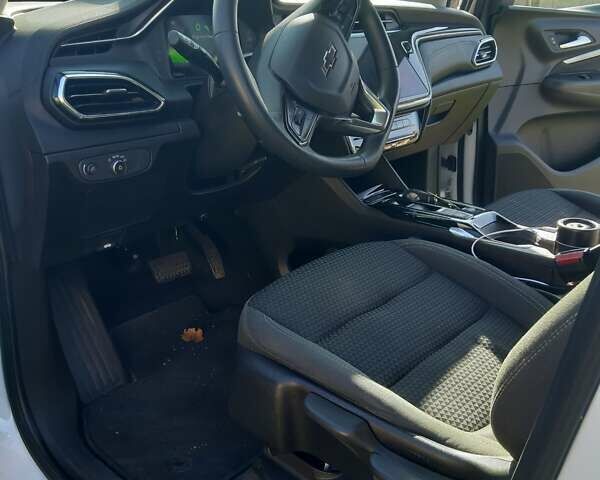 Белый Шевроле Bolt EUV, объемом двигателя 0 л и пробегом 75 тыс. км за 18500 $, фото 4 на Automoto.ua