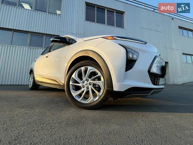 Белый Шевроле Bolt EUV, объемом двигателя 0 л и пробегом 75 тыс. км за 18900 $, фото 1 на Automoto.ua