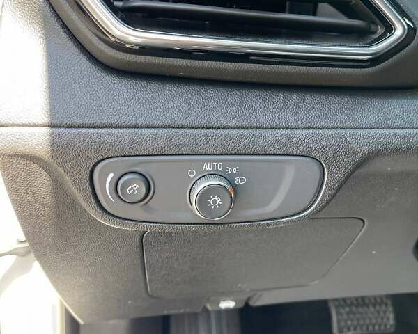 Белый Шевроле Bolt EUV, объемом двигателя 0 л и пробегом 1 тыс. км за 18500 $, фото 10 на Automoto.ua