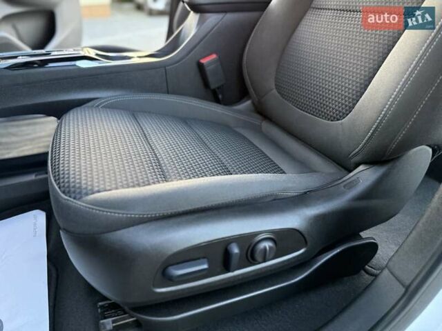 Белый Шевроле Bolt EUV, объемом двигателя 0 л и пробегом 16 тыс. км за 20550 $, фото 82 на Automoto.ua