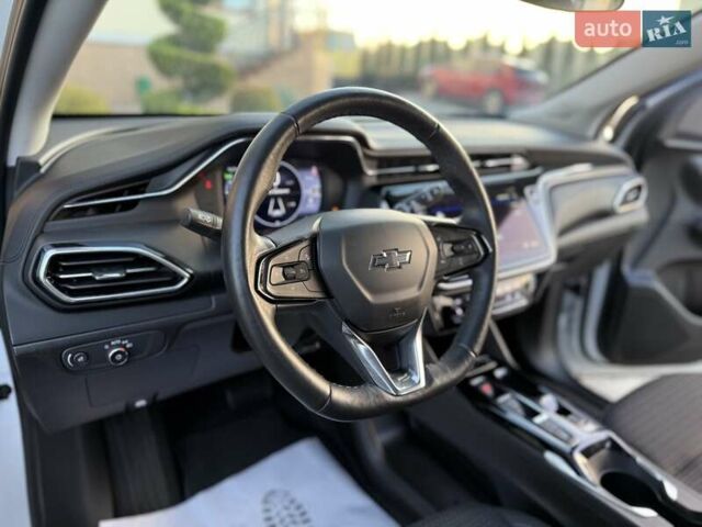 Белый Шевроле Bolt EUV, объемом двигателя 0 л и пробегом 16 тыс. км за 20550 $, фото 68 на Automoto.ua
