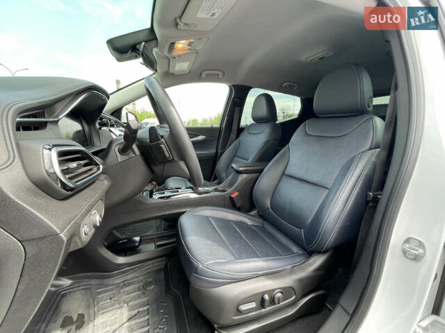 Белый Шевроле Bolt EUV, объемом двигателя 0 л и пробегом 46 тыс. км за 18299 $, фото 22 на Automoto.ua