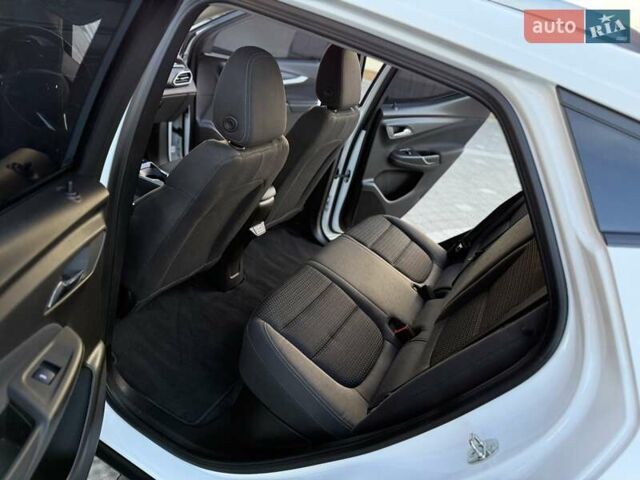 Белый Шевроле Bolt EUV, объемом двигателя 0 л и пробегом 16 тыс. км за 20550 $, фото 87 на Automoto.ua