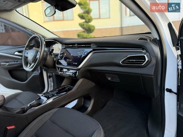 Белый Шевроле Bolt EUV, объемом двигателя 0 л и пробегом 16 тыс. км за 20550 $, фото 104 на Automoto.ua