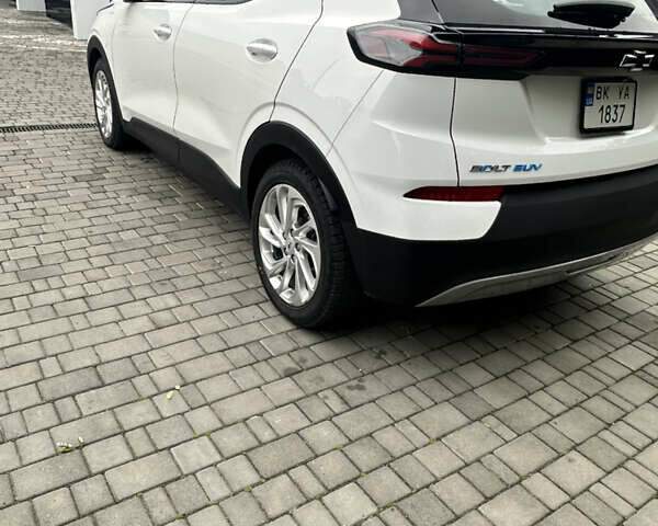 Белый Шевроле Bolt EUV, объемом двигателя 0 л и пробегом 121 тыс. км за 17300 $, фото 18 на Automoto.ua