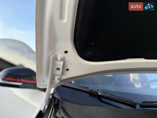 Белый Шевроле Bolt EUV, объемом двигателя 0 л и пробегом 16 тыс. км за 20550 $, фото 119 на Automoto.ua