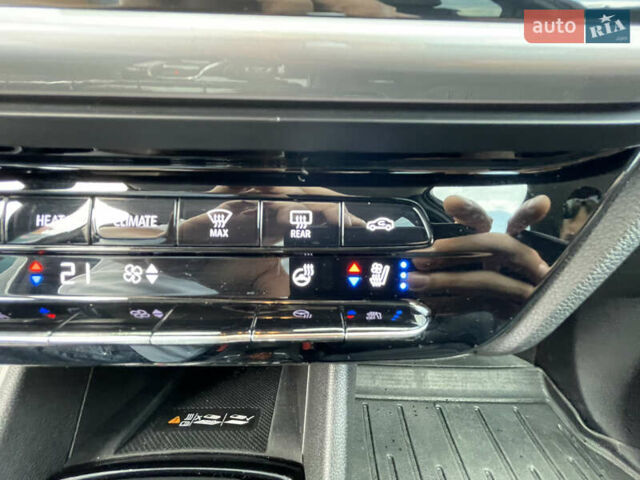 Белый Шевроле Bolt EUV, объемом двигателя 0 л и пробегом 46 тыс. км за 18299 $, фото 27 на Automoto.ua