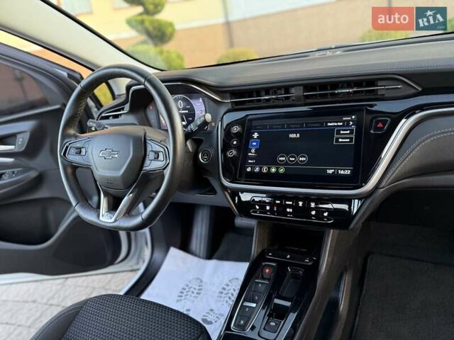 Белый Шевроле Bolt EUV, объемом двигателя 0 л и пробегом 16 тыс. км за 20550 $, фото 93 на Automoto.ua