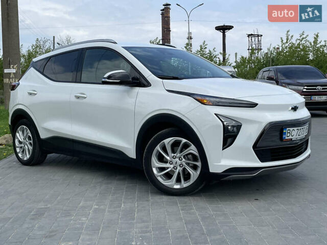 Белый Шевроле Bolt EUV, объемом двигателя 0 л и пробегом 46 тыс. км за 18299 $, фото 3 на Automoto.ua