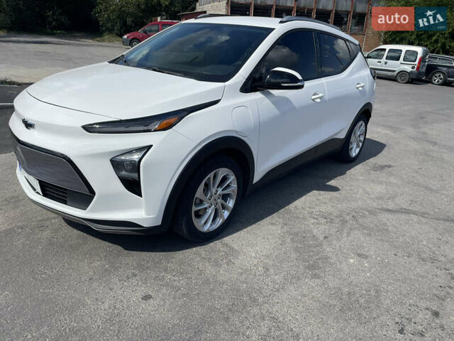 Белый Шевроле Bolt EUV, объемом двигателя 0 л и пробегом 60 тыс. км за 17000 $, фото 4 на Automoto.ua