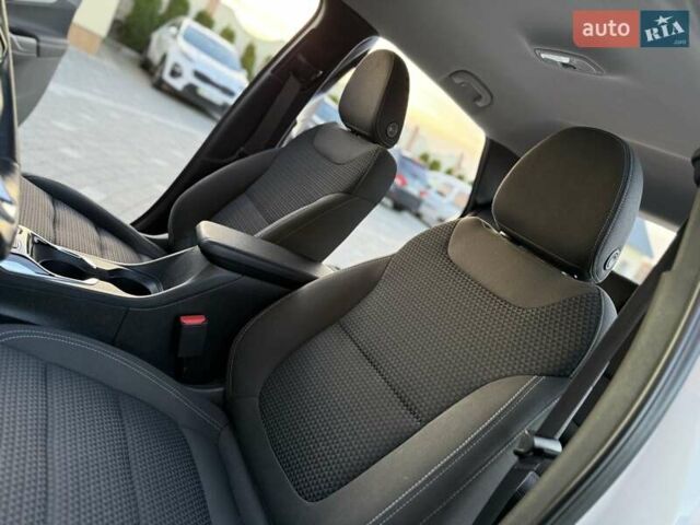 Белый Шевроле Bolt EUV, объемом двигателя 0 л и пробегом 16 тыс. км за 20550 $, фото 80 на Automoto.ua