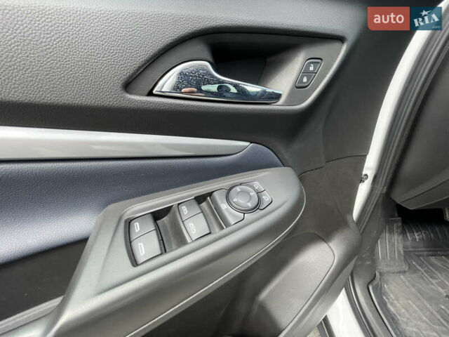 Белый Шевроле Bolt EUV, объемом двигателя 0 л и пробегом 46 тыс. км за 18299 $, фото 17 на Automoto.ua