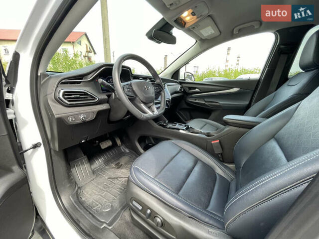 Белый Шевроле Bolt EUV, объемом двигателя 0 л и пробегом 46 тыс. км за 18299 $, фото 21 на Automoto.ua